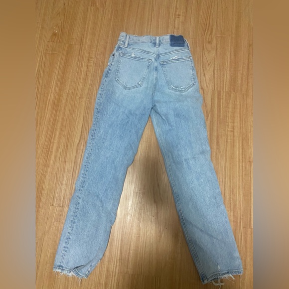 Abercrombie&Fitch Ultra High Rise 90 Straight Jeans Light Wash - Picture 3 of 5